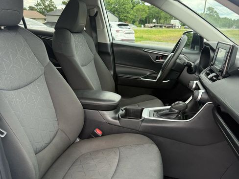 Used 2022 Toyota RAV4 XLE AWD/4WD image 9
