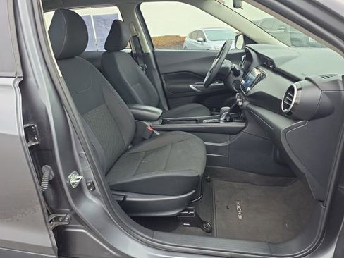 Used 2024 Nissan Kicks SV image 11