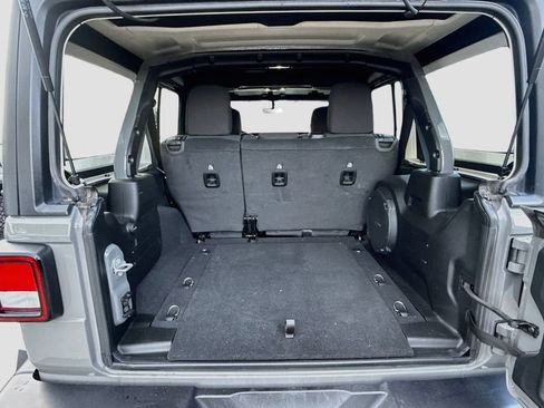 Used 2022 Jeep Wrangler Unlimited Rubicon AWD/4WD image 29