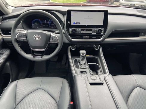 Used 2026 Toyota Grand Highlander AWD image 12