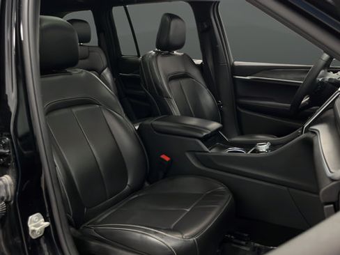 Used 2024 Jeep Grand Cherokee Limited w/ Luxury Tech Group II AWD/4WD image 23