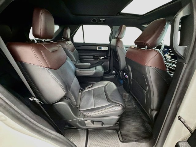 Used 2023 Ford Explorer Platinum w/ Technology Package AWD/4WD image 25