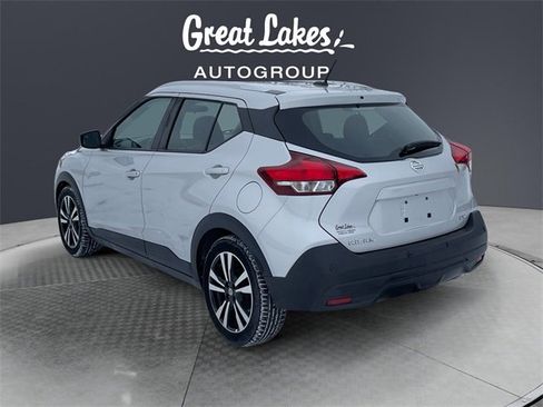 Used 2020 Nissan Kicks SV image 3