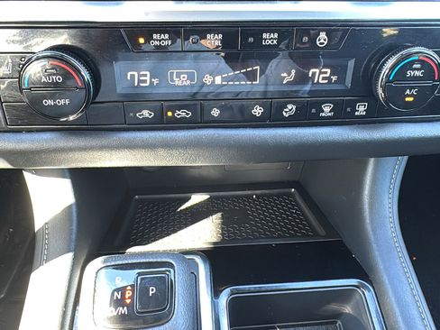 Used 2023 Nissan Pathfinder SL w/ Black Appearance Package image 19