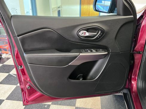 Used 2019 Jeep Cherokee Limited image 38