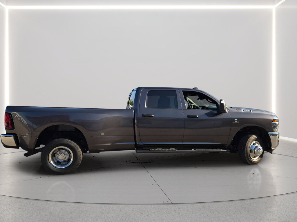 New 2026 RAM 3500 Tradesman AWD/4WD image 32