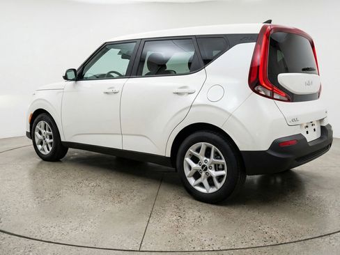 Used 2025 Kia Soul LX w/ LX Technology Package FWD image 6
