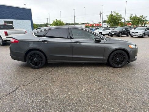 Used 2016 Ford Fusion SE w/ Equipment Group 202A FWD image 6