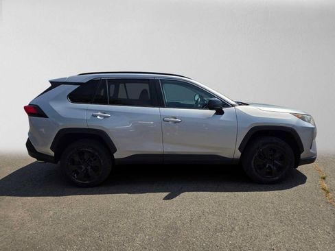 Certified 2021 Toyota RAV4 LE AWD/4WD image 3