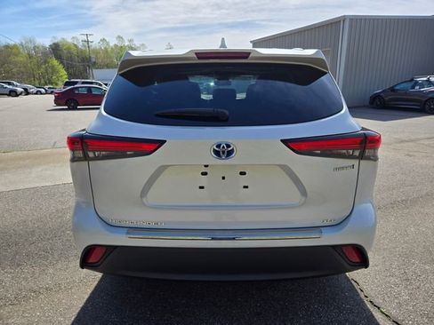 Used 2022 Toyota Highlander XLE AWD/4WD image 7