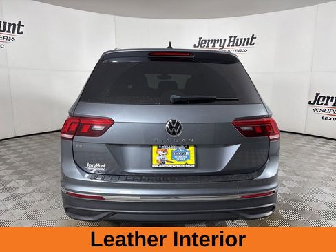 Used 2023 Volkswagen Tiguan SE w/ Panoramic Sunroof Package image 6