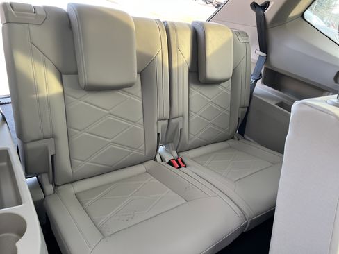 Certified 2025 Volkswagen Atlas SE w/ Panoramic Sunroof Package image 31