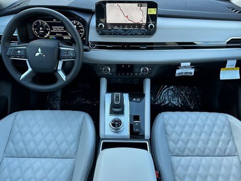 New 2025 Mitsubishi Outlander 4WD Plug-In Hybrid image 13
