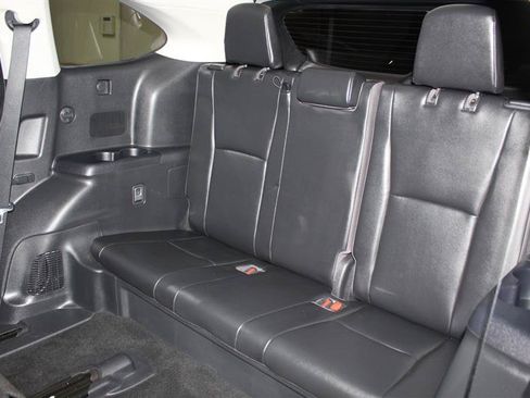 Used 2021 Toyota Highlander XLE AWD/4WD image 28