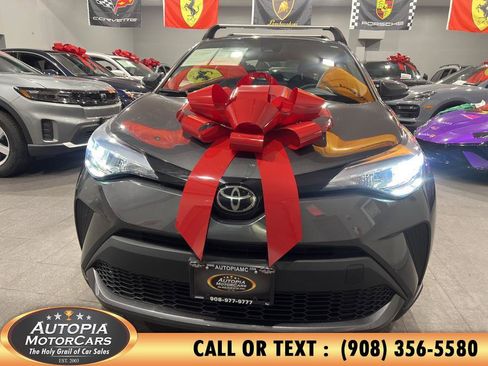 Used 2022 Toyota C-HR XLE FWD image 32