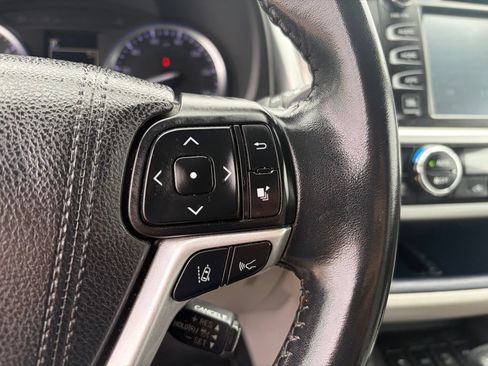 Used 2018 Toyota Highlander Limited AWD/4WD image 26