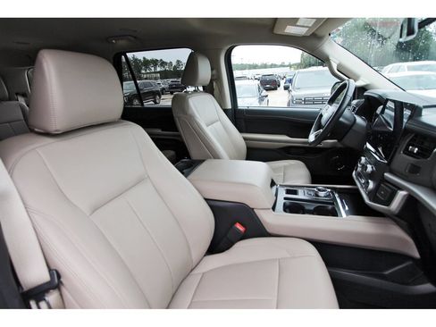 Certified 2024 Ford Expedition XLT RWD image 27