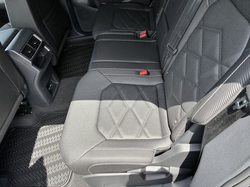 Used 2025 Volkswagen Atlas Cross Sport SE FWD image 14