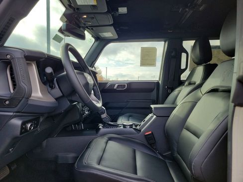 New 2025 Ford Bronco Outer Banks w/ Sasquatch Package image 16