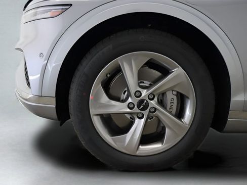 New 2026 Genesis GV70 2.5T Advanced image 8