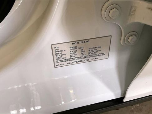 Used 2024 Tesla Model Y Performance image 32