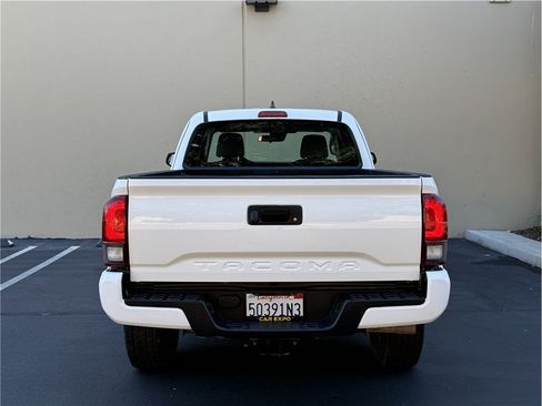 Used 2018 Toyota Tacoma SR RWD image 5