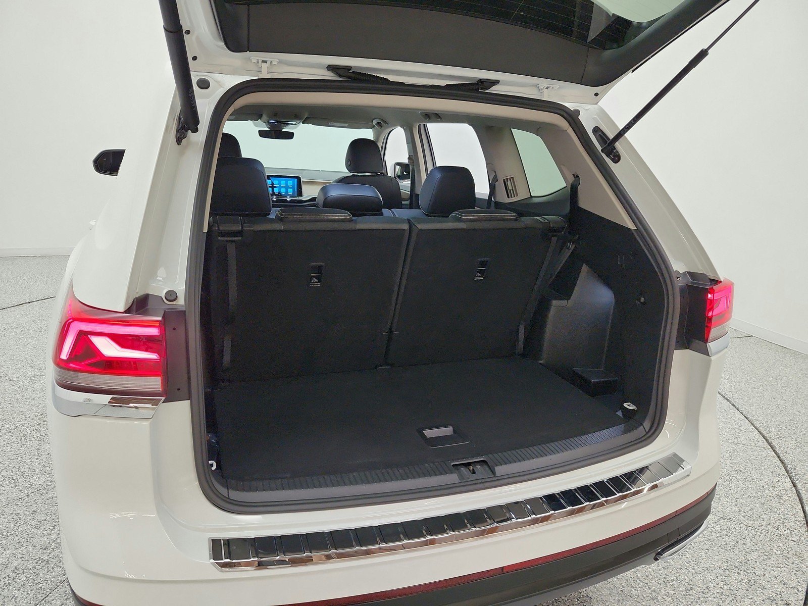 Used 2025 Volkswagen Atlas SE FWD image 20