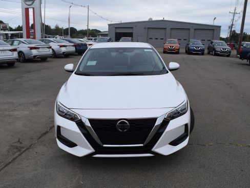 Used 2020 Nissan Sentra SV FWD image 2