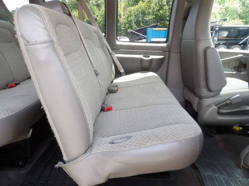 Used 2025 Chevrolet Express 3500 LS RWD image 29