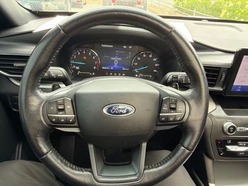 Used 2020 Ford Explorer XLT w/ Equipment Group 202A AWD/4WD image 15