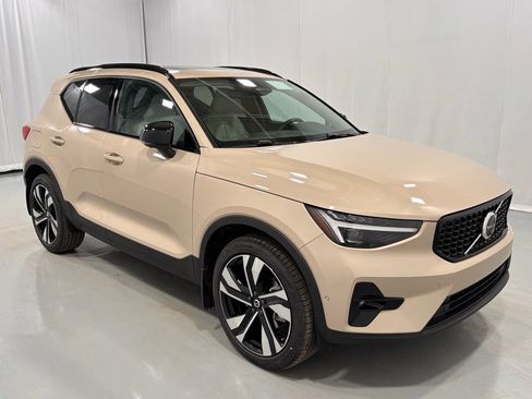 New 2026 Volvo XC40 B5 Plus w/ Protection Package Premier image 4