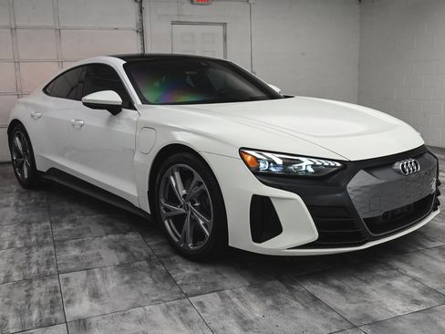Used 2022 Audi e-tron GT Premium Plus image 3