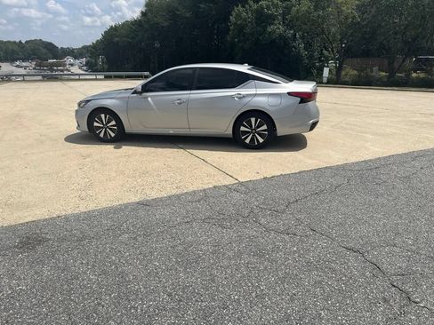 Used 2021 Nissan Altima 2.5 SV FWD image 16