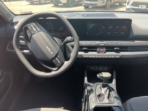 Used 2025 Kia K4 FWD image 11