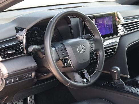 Used 2025 Toyota Camry SE FWD image 14