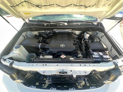 Used 2018 Toyota Tacoma TRD Off-Road w/ Technology Package image 41