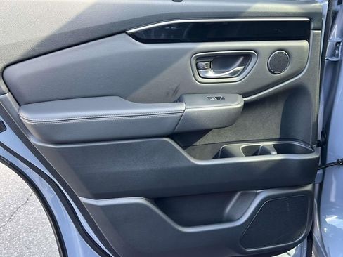 Used 2023 Honda Pilot Touring image 11