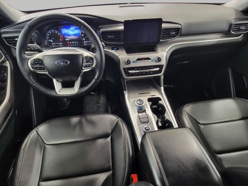 Used 2024 Ford Explorer XLT w/ Equipment Group 202A AWD/4WD image 7