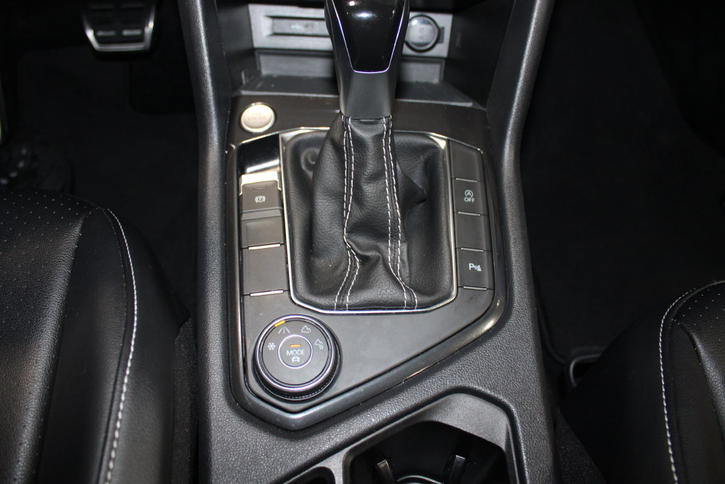 Used 2024 Volkswagen Tiguan SE R-Line AWD/4WD image 20