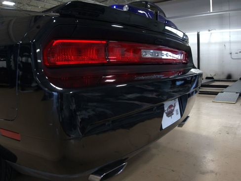 Used 2014 Dodge Challenger SRT8 w/ Harman/Kardon Audio Group image 21