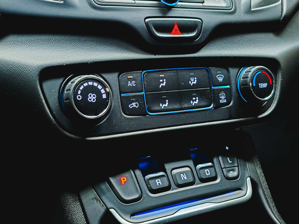 Used 2020 GMC Terrain SLE FWD image 28
