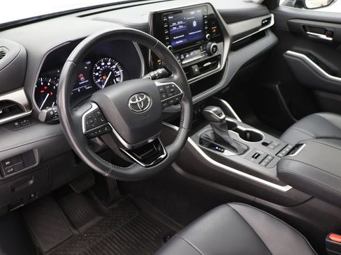 Used 2021 Toyota Highlander XLE image 13
