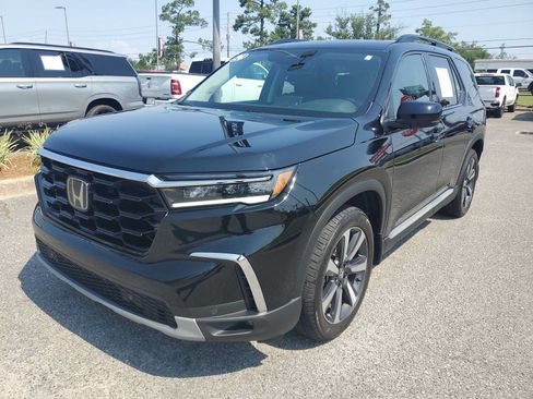Used 2024 Honda Pilot Touring image 1