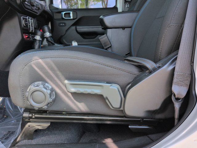 Used 2023 Jeep Wrangler Unlimited Rubicon 4xe w/ Steel Bumper Group AWD/4WD image 19