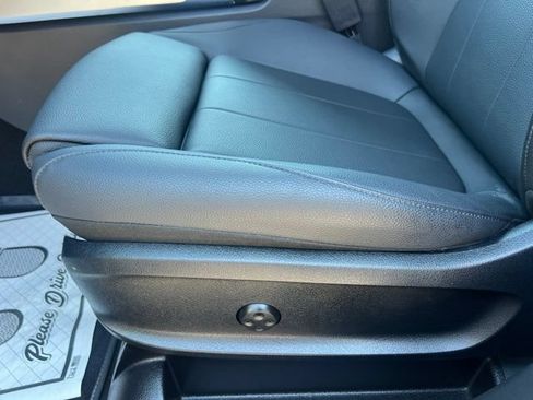Used 2025 Mercedes-Benz GLB 250 4MATIC image 25