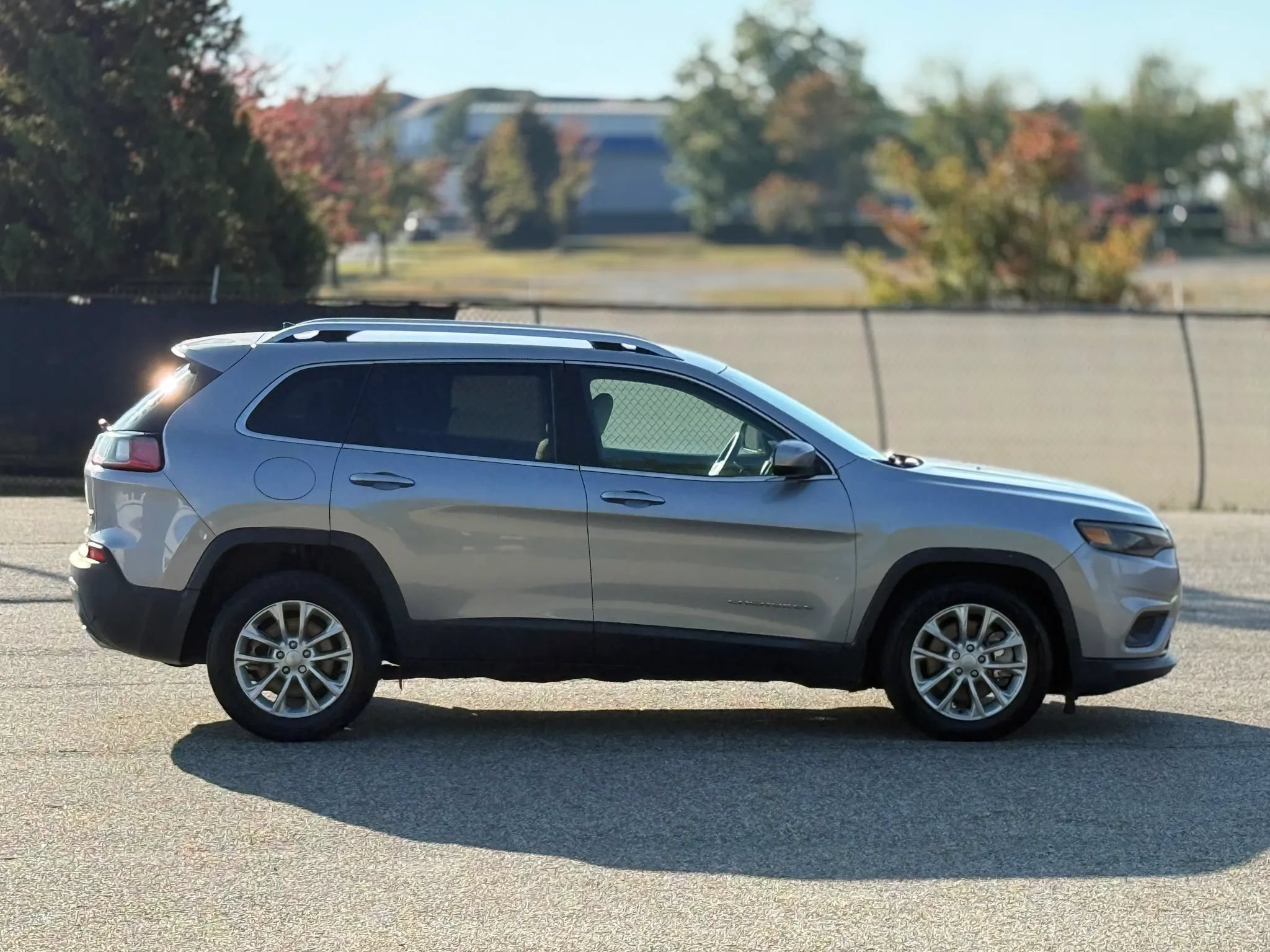 Used 2019 Jeep Cherokee Latitude w/ Popular Appearance Group FWD image 7