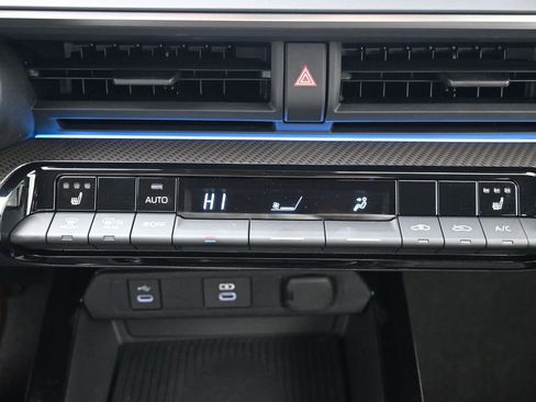 Certified 2025 Toyota Prius XLE image 21