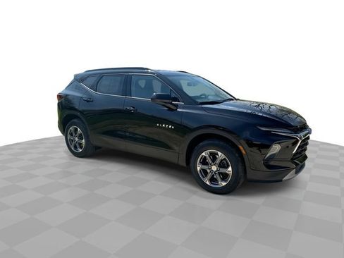 Certified 2024 Chevrolet Blazer LT w/ Convenience Package FWD image 3