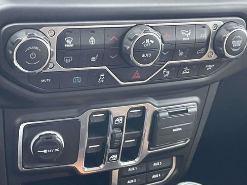 Used 2023 Jeep Wrangler Sahara w/ Cold Weather Group image 27