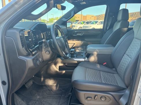 Used 2025 Chevrolet Silverado 1500 ZR2 w/ Technology Package image 11